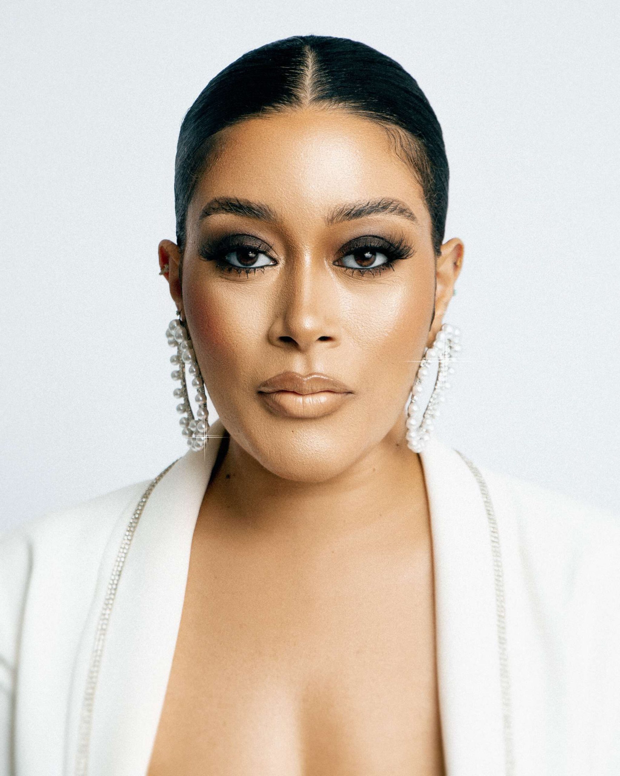 Adunni Ade don warn say she go carry lawyer enter matter over fake tori wey dem put for her head