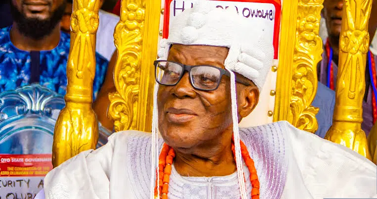 Five Things Wey You Suppose Sabi About Di Olubadan Throne
